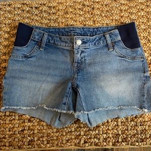GAP Maternity frayed denim shorts size 26